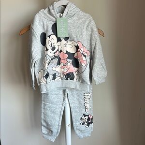 ✨NEW H&M x Disney Mickey and Minnie Mouse Sweatsuit 4T
